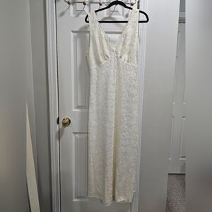 Chic Cream Lace Wedding Dress